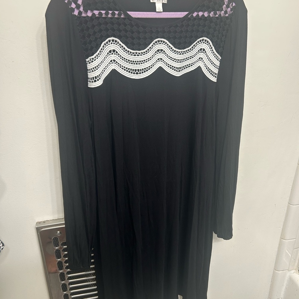 Spense Black and White Bishop Sleeve Midi Dress